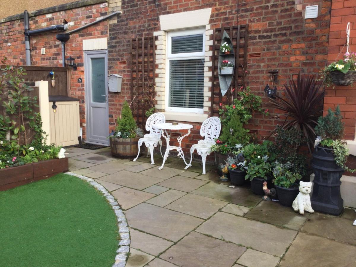 Leafy Lytham Central Lovely Ground Floor 1 Bedroom Apartment With Private Garden In Lytham Dog Friendly ليثام سانت أنيه المظهر الخارجي الصورة