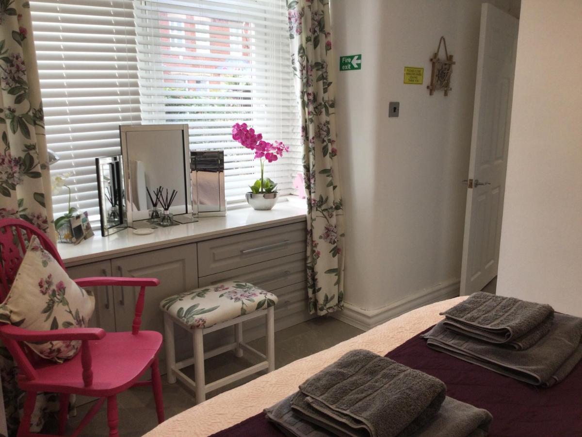 Leafy Lytham Central Lovely Ground Floor 1 Bedroom Apartment With Private Garden In Lytham Dog Friendly ليثام سانت أنيه المظهر الخارجي الصورة